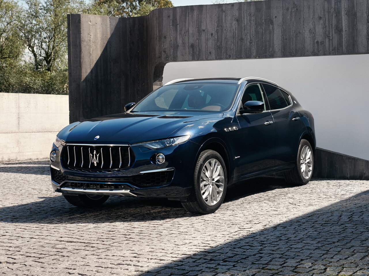 Подбор шин и дисков для автомобиля Maserati Levante. Шины на Maserati Levante